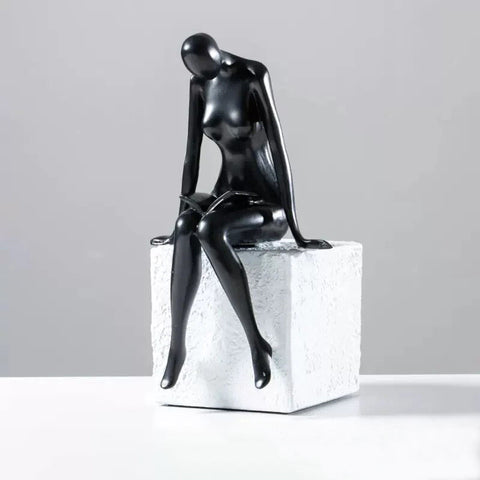 Statua di donna<br> Seduti contemporanei